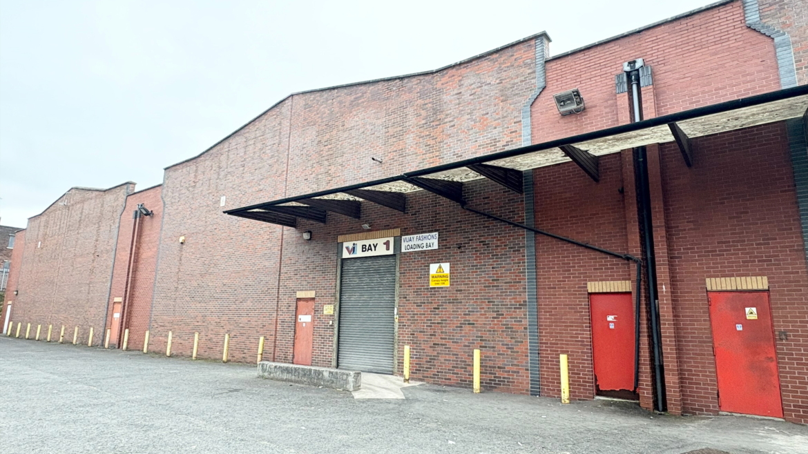 SUBSTANTIAL MODERN SINGLE STOREYWAREHOUSE UNIT