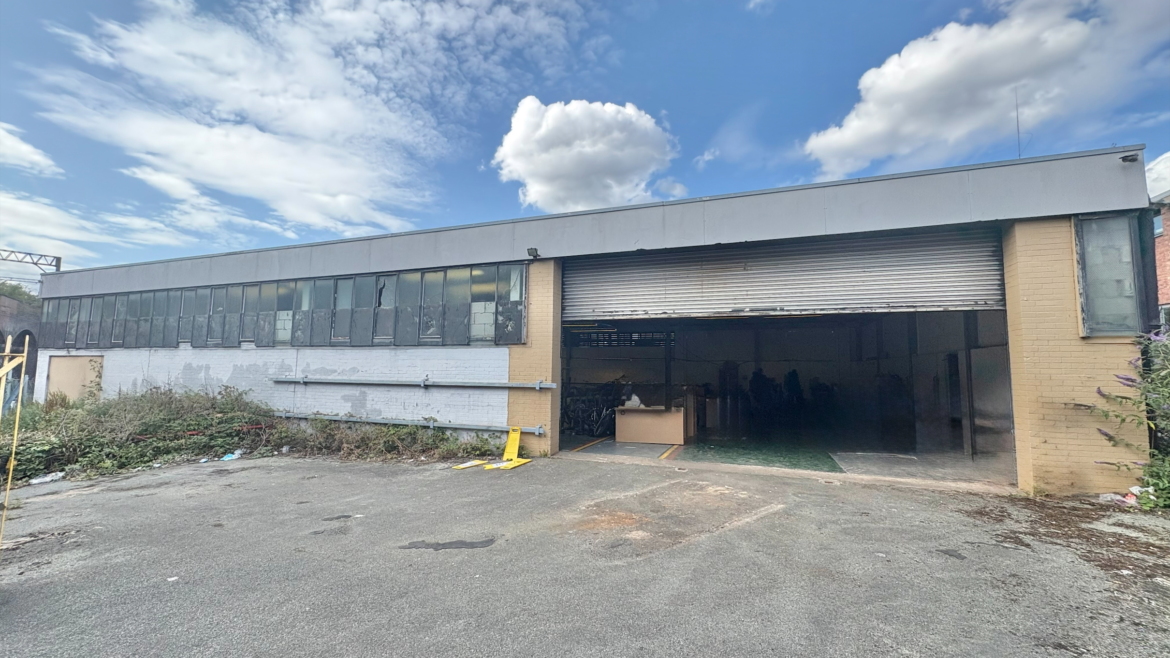 DETACHED SINGLE STOREY WAREHOUSE/ INDUSTRIAL BUILDING WITH TWO STOREY OFFICES