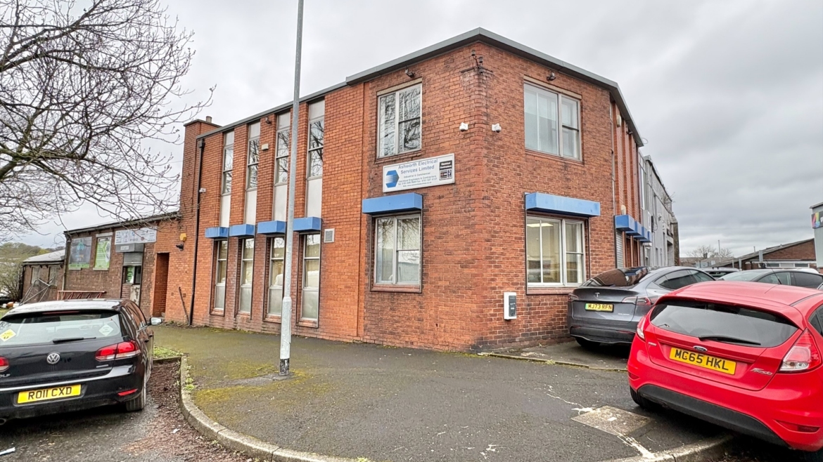 SELF CONTAINED TWO STOREY OFFICE / COMMERCIAL BUILDING