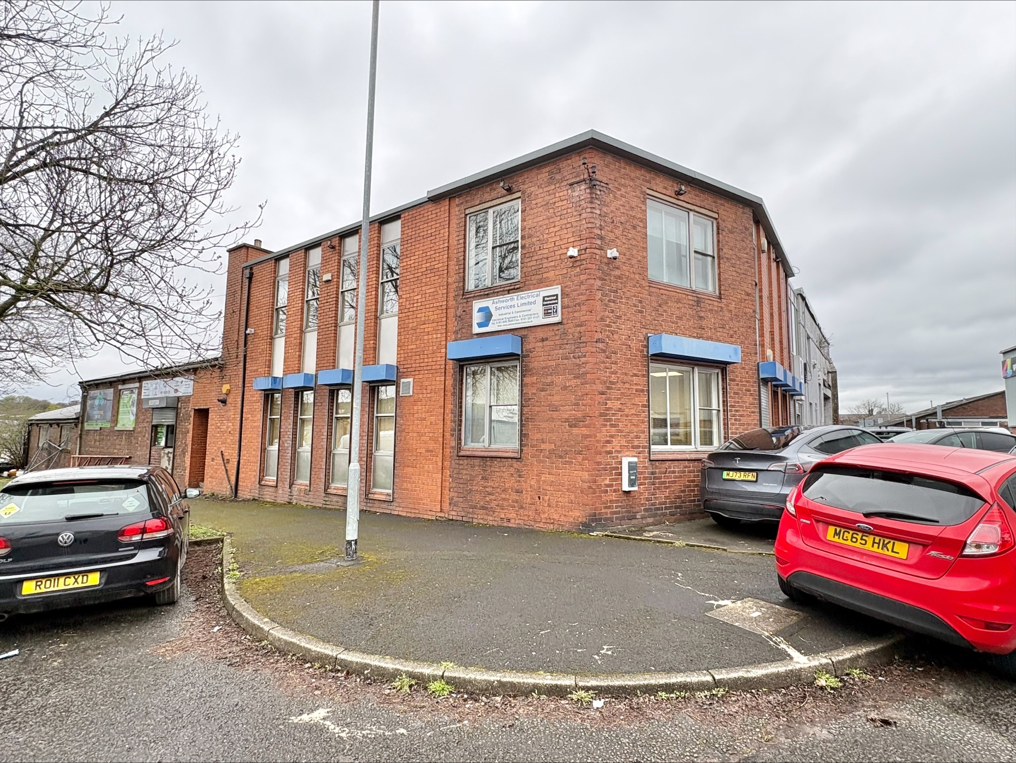 SELF CONTAINED TWO STOREY OFFICE / COMMERCIAL BUILDING - Mark Warburton Properties LLP Chartered Surveyors
