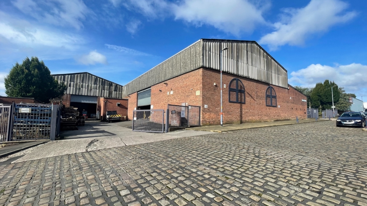 SINGLE STOREY INDUSTRIAL/ WAREHOUSE UNIT WITH LOADING
