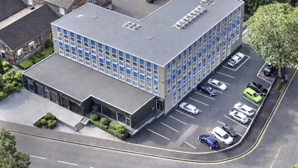 GOOD SPECIFICATION MODERN OFFICE PREMISES